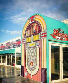 新西兰南岛著名旅游小镇新餐厅今日开业