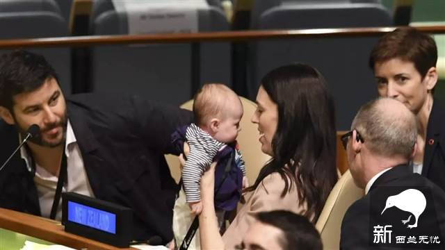 出生就成全球头条,3个月就进联合国,巨星争相合影…新西兰女总理的baby,这刚满1岁的人生也是没谁了…