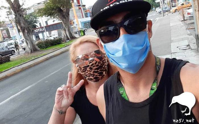 丈夫拒绝签证后,夫妻错过包机